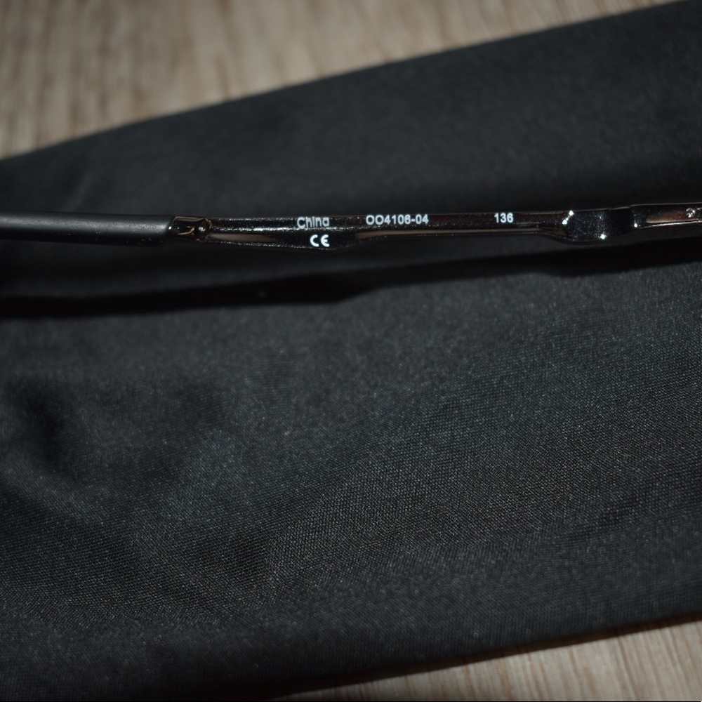Men’s Oakley sunglasses - Picture 8 of 8